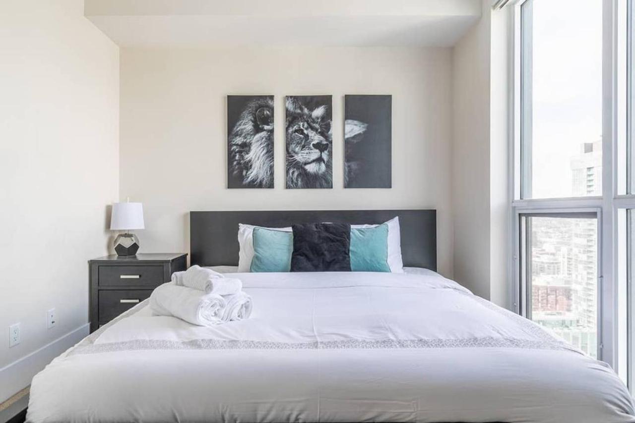 Stunning Views Of Downtown - Luxury High Rise With King Bed! Villa Торонто Екстериор снимка