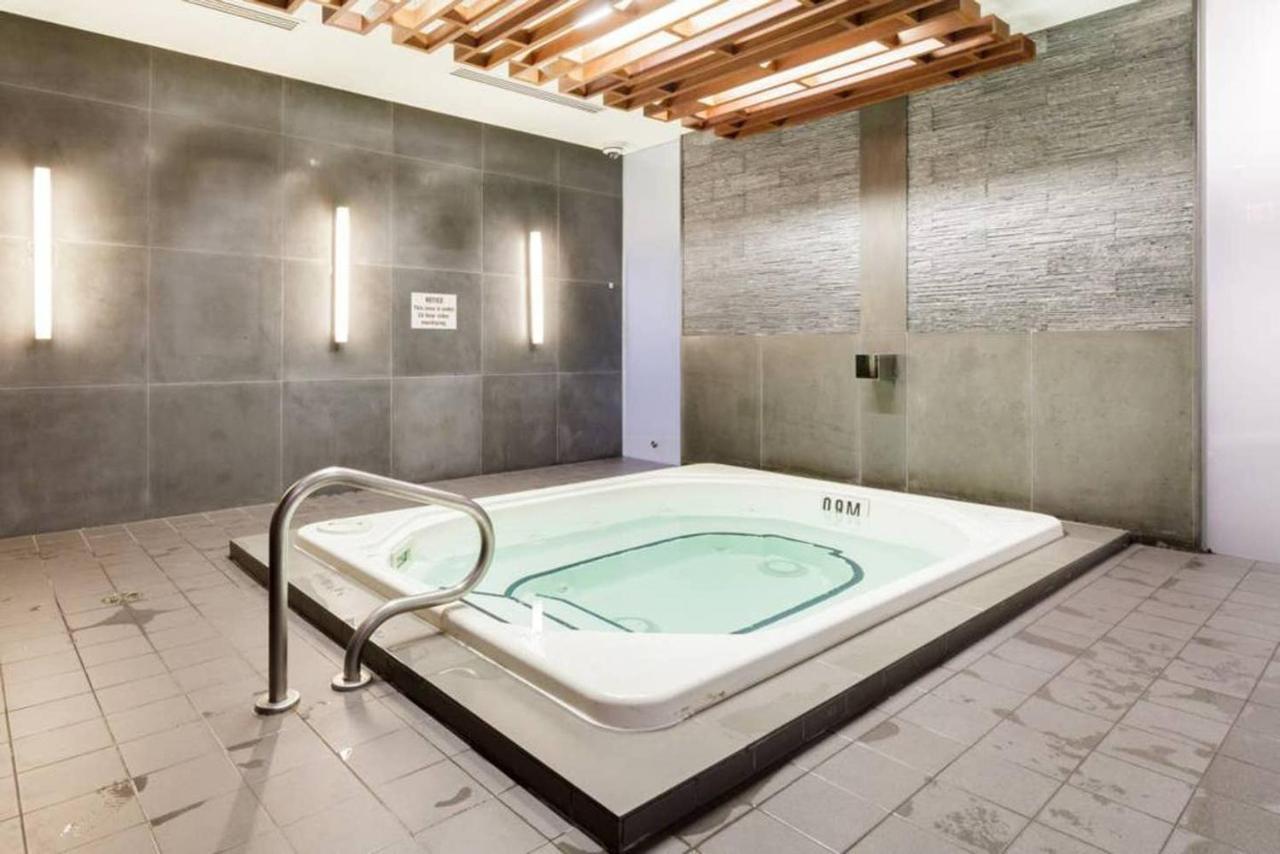 Stunning Views Of Downtown - Luxury High Rise With King Bed! Villa Торонто Екстериор снимка